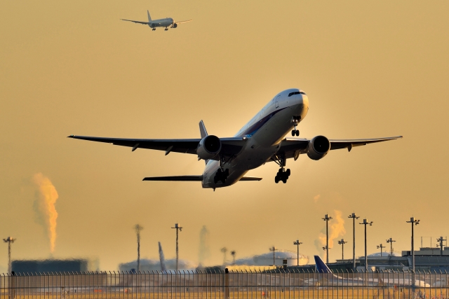 羽田空港と飛行機の離着陸