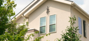 手が届かない窓の外側……掃除するポイントは？