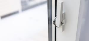 窓の防犯性の高さを示す「CPマーク」とは？