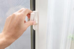 窓の鍵はダイヤルロック式に交換できる？